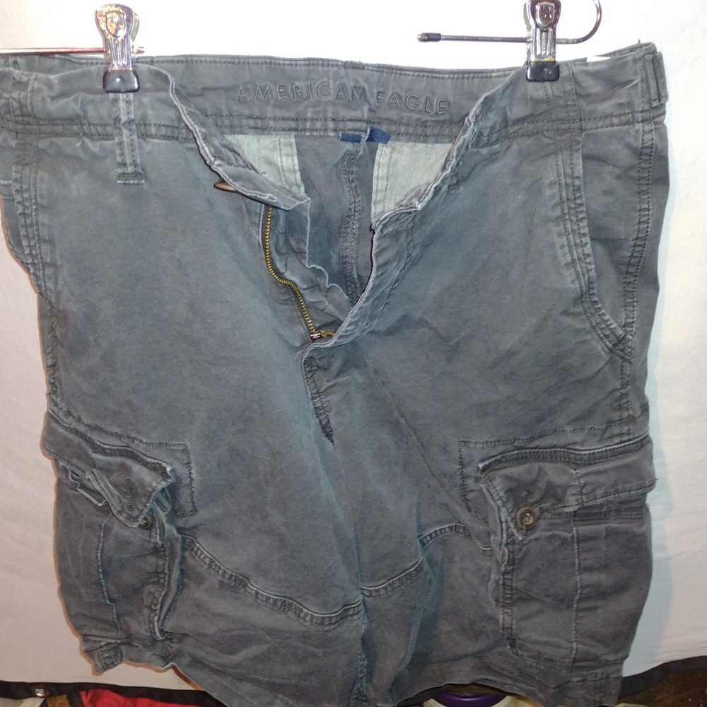 American Eagle Outfitters Men's Dark Gray Cargo Shorts